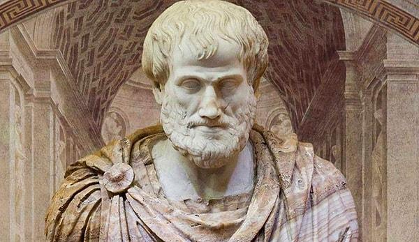 7. Aristoteles, felsefenin kurusunu olarak kimi örnek gösterir?