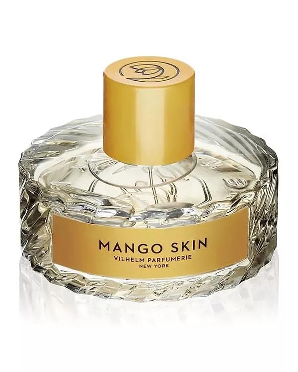 3. If you like both floral and fruity scents, take a look at this perfume.