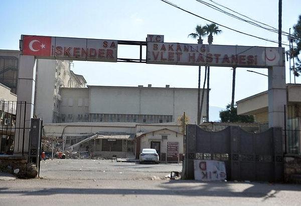Depremde zarar gören binalardan bir tanesi de Hatay'da bulunan İskenderun Devlet Hastanesi oldu.