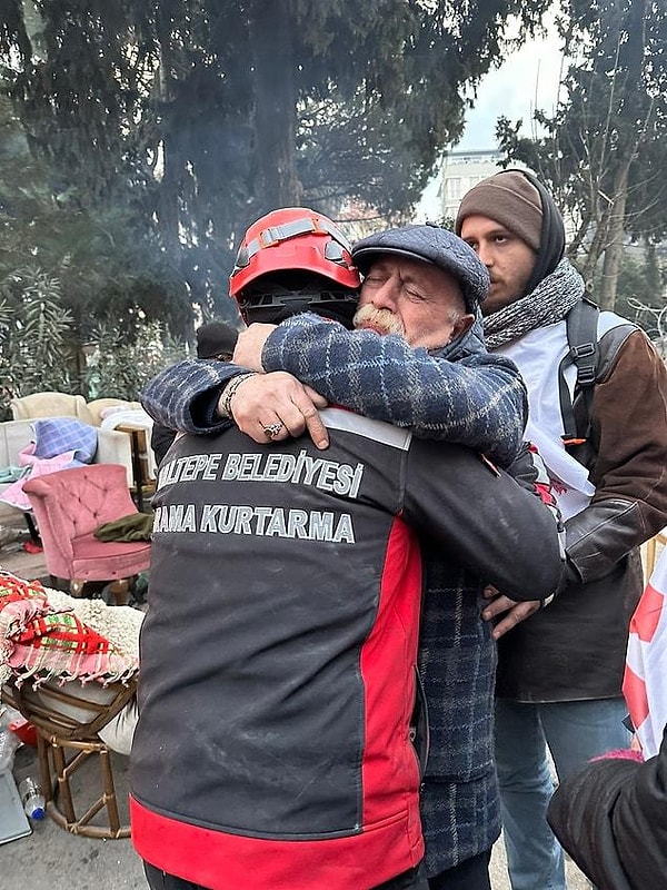 Orhan Aydın'ın, "Afad yok ortada, vicdanlı ve gönüllü insanlar var" sözleriyle yüzümüze bir tokat gibi inen sözlerinden sonra Eylem Aydın'ın cansız bedenine ulaşılmıştı.