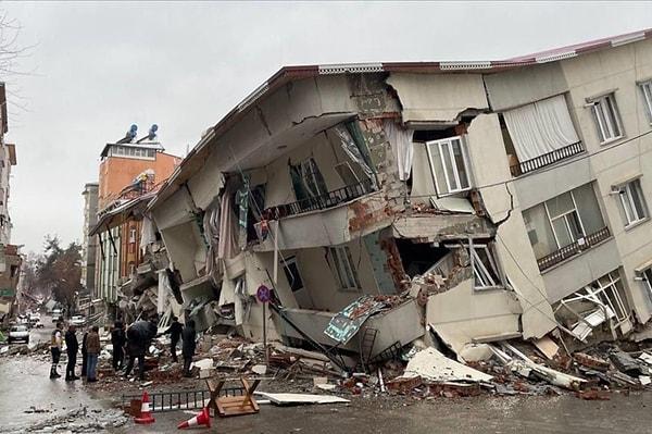 Kahramanmaraş'ta meydana gelen iki büyük deprem binalarımızın depreme ne kadar hazırlıksız olduğunu gösterdi.