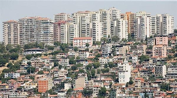 TÜİK verilerine göre Türkiye'de 25 milyon 329 bin 833 hane bulunuyor. Ortalama kat sayısı 5 ancak bazı illerde 6 kat üzerindeki binalar çoğunlukta. Gözler ister istemez yüksek binalara dönüyor. İşte Türkiye'de en yüksek binalarla 2000 öncesi evlerin yoğun olduğu şehirler👇