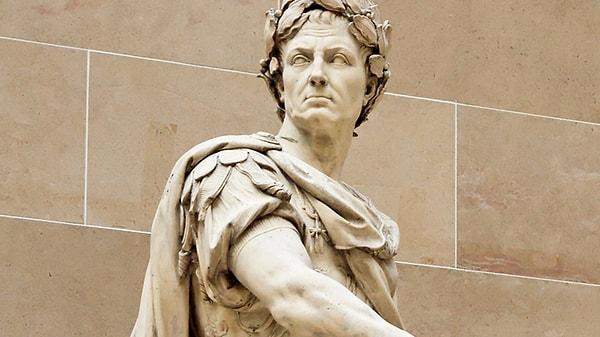 Roma ordusundaki askerler olan lejyonlar bile "Sezar Galyalıları fethetmiş olabilir, ama Nikomedes onu fethetti." sloganları atıyordu.