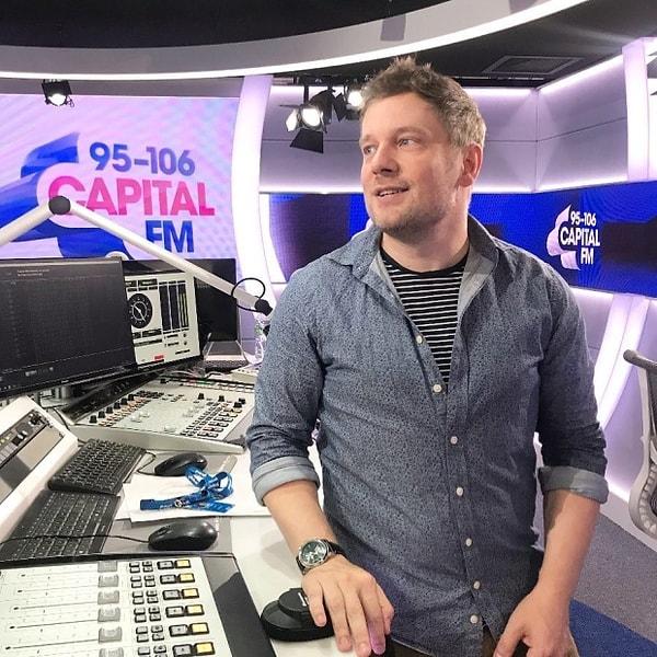 Ancak geçtiğimiz günlerde Capital FM’de yayın yapan ünlü radyocu ve DJ Ant Payne, depremin ardından yaptığı yorumlarla büyük tepki çekti.