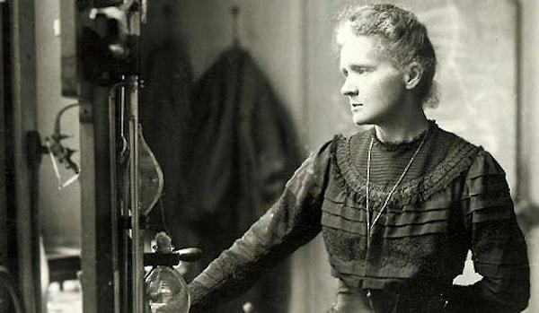 9. Marie Curie, iki farklı bilim dalında Nobel Ödülü kazanan tek kişi olmaya devam etmektedir.