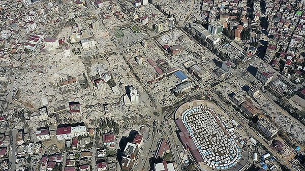 Kahramanmaraş'ta 6 Şubat'ta meydana gelen iki büyük deprem toplam 10 ilde yıkımlara neden olmuş ve şu ana kadar 36 bini aşkın kişinin hayatını kaybettiği belirlenmişti.