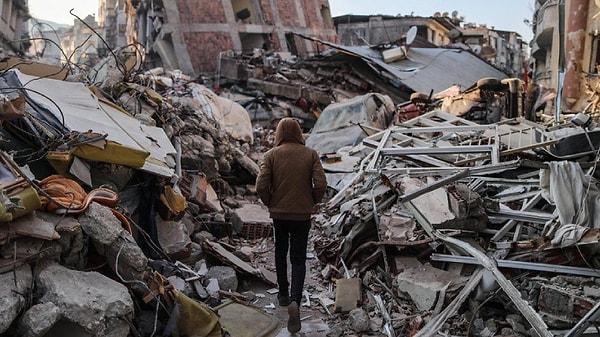 Tüm Türkiye'yi yasa boğan deprem sonrası hayatını kaybedenlere Allah'tan rahmet diliyoruz.