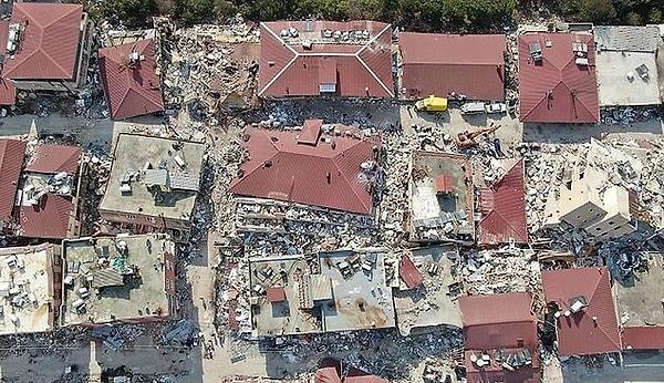 Kahramanmaraş'ta meydana gelen 7.7 büyüklüğündeki deprem sonrası tüm Türkiye derin bir hüzne boğuldu.