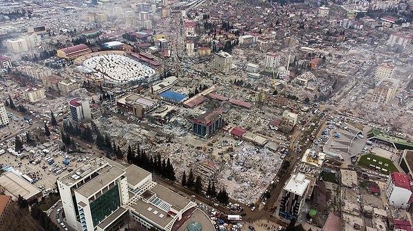 Kahramanmaraş merkezli yaşanan ve 11 ili etkileyen deprem felaketinin ardından üniversitelerin online eğitime geçilmesi kararı alındı.