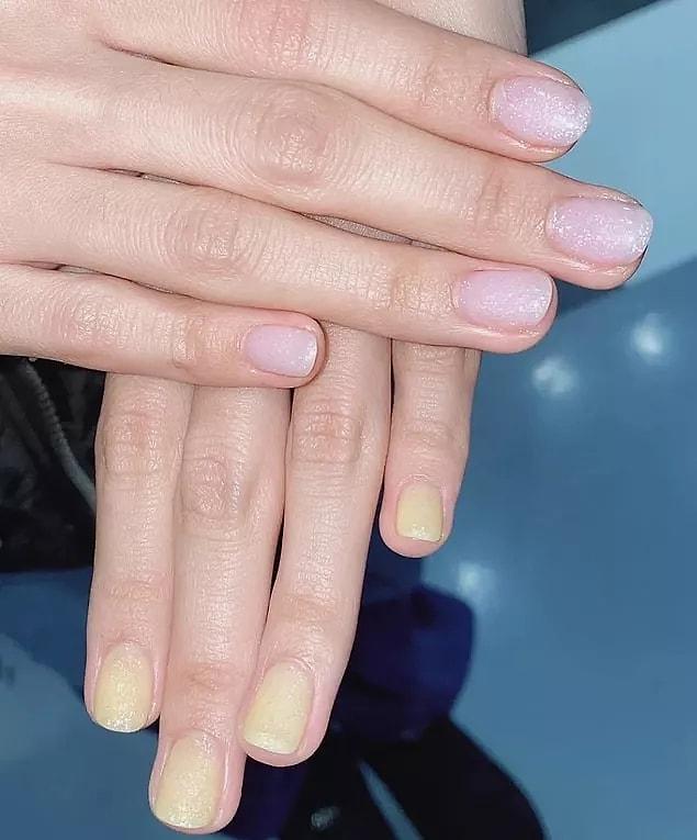 21. Another nail idea that is incredibly easy to implement: Try painting each hand in a different pastel or shimmer tone. This two-tone nail idea sounds great.