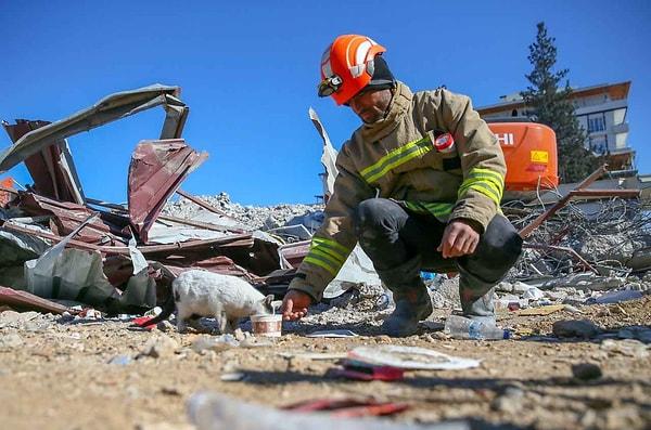 10 ilimizi birden etkileyen şiddetli depremlerin ardından dünyanın dört bir yanından gelen ekipler arama kurtarma çalışmalarında destek verdi.