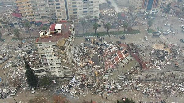 Merkez üssü Kahramanmaraş'ın Pazarcık ilçesi olan 7.7 büyüklüğündeki depremin ardından Gaziantep'in Nurdağı ilçesinde 6.4 büyüklüğünde bir deprem daha yaşandı. Aynı gün bu kez de Kahramanmaraş'ın Elbistan ilçesinde 7.6 büyüklüğünde ikinci büyük deprem meydana geldi.
