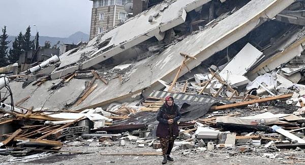 Bu büyük depremden sonra, Türkiye'nin bir deprem ülkesi olduğunu belirten uzmanlar birçok bölge için tekrardan uyarılarda bulundu.