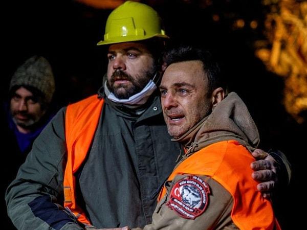BBC Türkçe’nin özel haberine göre, 74 ülkeden en az 7 bin yabancı arama ve kurtarma ekibi personeli bölgeye intikal etti.