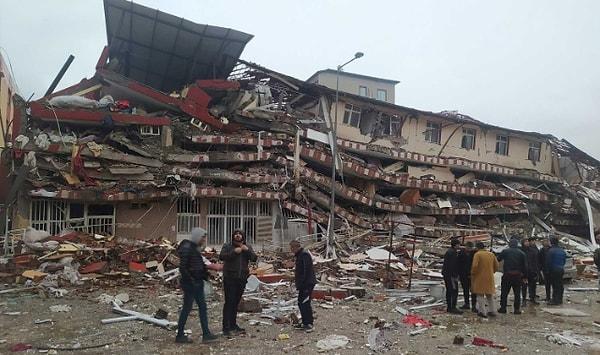 6 Şubat sabahından itibaren Türkiye, hiçbir zaman unutulmayacak bir felaketi yaşadı. Kahramanmaraş merkezli yaşanan 7.7 ve 7.6 büyüklüğündeki depremde binlerce vatandaşımızı kaybettik. Birçok ilçe, mahalle adeta yok oldu.