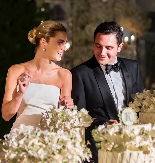 Korona salgını nedeniyle düğünlerini bir süre erteleyen çift, 2022 yılının Haziran ayında Çırağan Sarayı'nda ihtişamlı bir düğün yapmıştı.