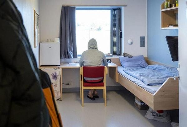 3. Norveç'te bir hapishane hücresi👇