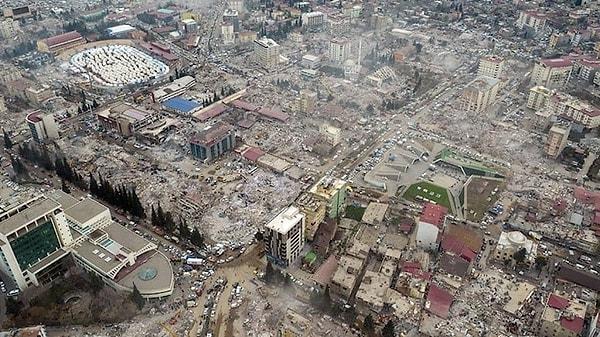 6 Şubat Pazartesi günü Kahramanmaraş Pazarcık ve Elbistan'da 7.7 ve 7.6 büyüklüğünde depremler yaşandı. Bu depremler, 11 ilde büyük yıkımlara yol açtı.