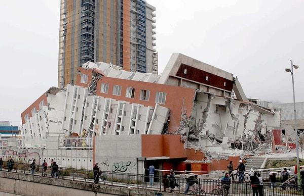 "Depremler değil, binalar öldürür" düşüncesiyle yepyeni bir inşaat sisteminin temellerinin atıldığı Şili, her depremin ardından yeni kurallara imza attı.