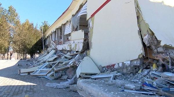 Malatya’da, Şehit Yarbay Songül Yakut İlkokulu ve Ortaokulu ile Ören Anadolu Lisesi, depremde yıkılan yerlerden oldu.