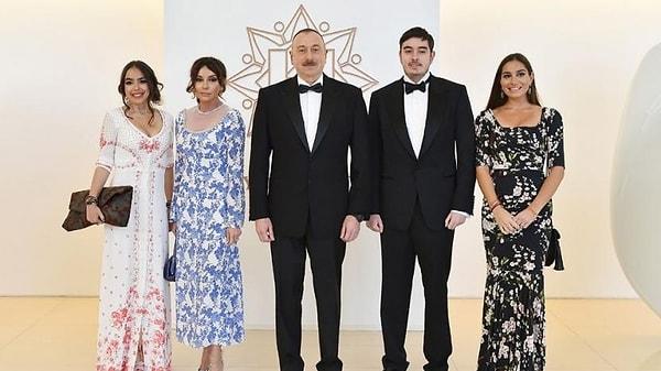 Dört bankası bulunan ve görkemli yatırımlara imza atan Pasha Holding, Aliyev ailesinin zenginliğini de gözler önüne seriyor aslında. Resmi kayıtlarda açıkça belirtilmese de holdingin Aliyev ailesiyle olan bağlantısı biliniyor.