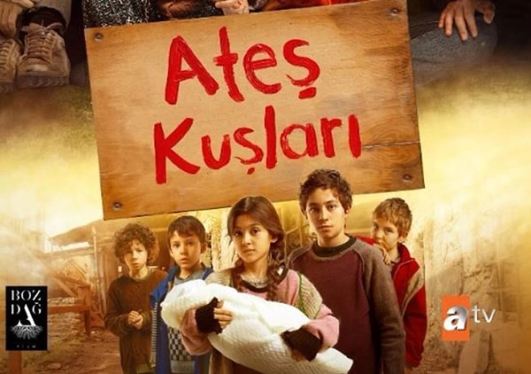 ATV'nin Bozdağ Film imzalı yeni dizisi Ateş Kuşları, yayınladığı ilk günden beri ilgiyle izleniyor. Dizi, her hafta cuma günü izleyicilerle buluşuyor.