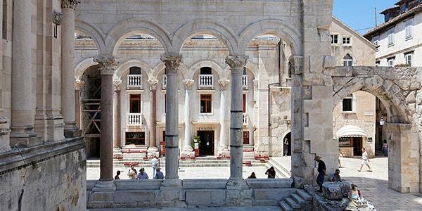 Bu görkemli yapının detaylarına geçmeden önce ismini aldığı imparatordan yani Diocletian'dan biraz bahsedelim.