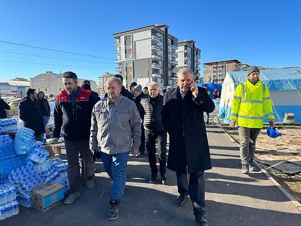 Bozan’ın sosyal medya hesabında AK Parti Şanlıurfa Büyükşehir Belediye Başkanı Zeynel Abidin Beyazgül’le de fotoğrafı bulunuyor.