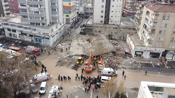 Kahramanmaraş'ta meydana gelen depremlerin ardından ihmallerin bedelini çok ağır şekilde ödedik.