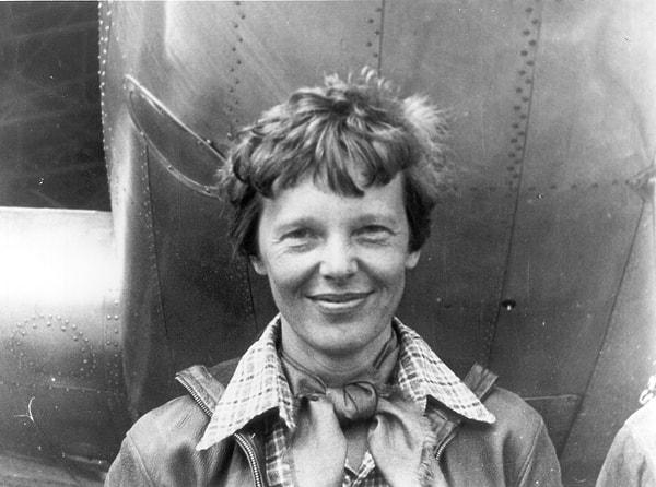 7. Atlas Okyanusu'nu uçakla tek başına geçen ilk kadın pilot: Amelia Earhart