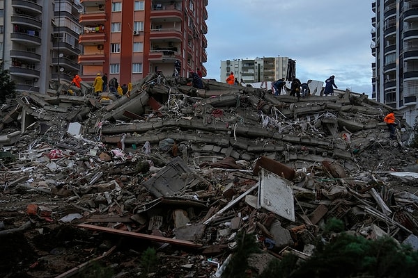 Yerli profesörlerimiz konu özelinde açıklamalarını sürdürürken, ABD Jeoloji Araştırmaları Kurumu (USGS) "neden bu kadar çok deprem oluyor?" sorusuna yanıt verdi.