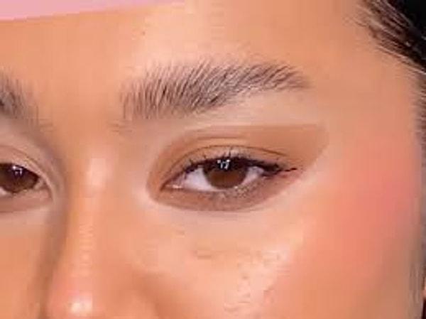 Transparan Eyeliner Nasıl Uygulanır?