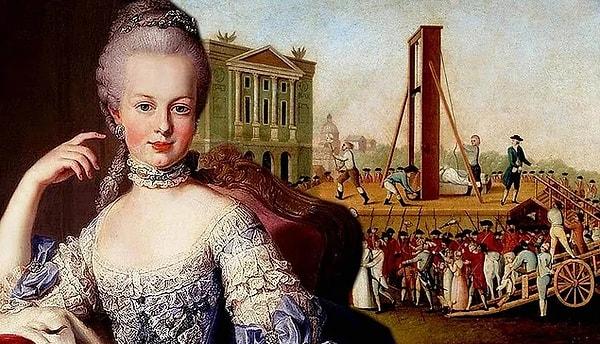16. Sefalet içindeki halktan bağımsız aristokratlar, yiyip içtiklerinin sefasını sürüyorlardı. Kraliçe Marie Antoinette'in içtiği su tek bir kaynaktan geliyordu.