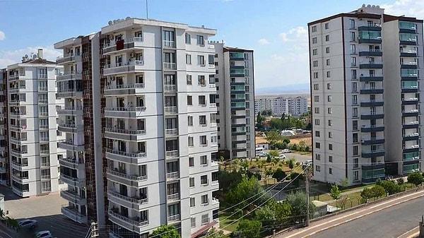 Türkiye'de son 1 yılda kira artış ortalaması yüzde 145 olurken, Antalya gibi Rusya-Ukrayna savaşıyla yabancı akınına uğrayana şehirlerde bu oran yüzde 250'nin üzerinde oldu.