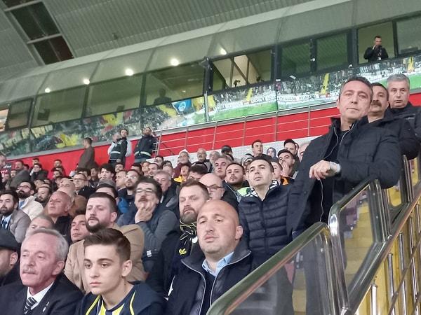Fenerbahçe Başkanı Ali Koç ve yönetimi, Fenerbahçe taraftarlarının Kayserispor maçına alınmamasını protesto etti. Yönetim, protokol tribününe oturmadı ve maçı Kayserisporlu taraftarların maçı takip etti.
