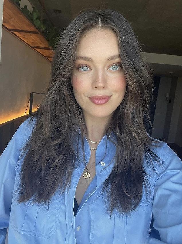 2. Let's look at the beauty tips of US model Emily DiDonato, who mesmerizes with her beauty.