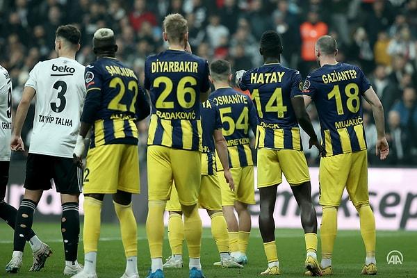 Ankaragücü futbolcuları Beşiktaş maçındaa formaların sırt kısmında depremden etkilenen illerin adları yer aldı.