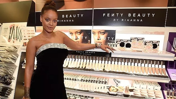 It is a matter of curiosity whether Rihanna, who has not been in the music industry for about 6 years and has given her attention to Fenty Beauty, will return to the music market by taking a break from the beauty industry.