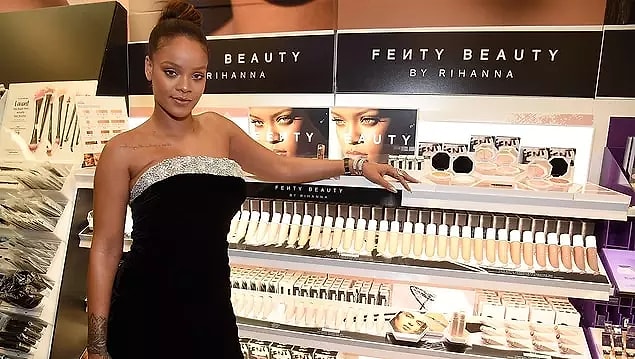 It is a matter of curiosity whether Rihanna, who has not been in the music industry for about 6 years and has given her attention to Fenty Beauty, will return to the music market by taking a break from the beauty industry.