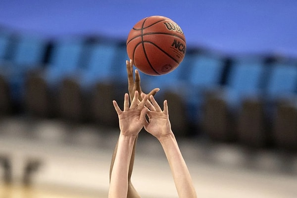 Erkekler ligini başarıyla tamamlayan Spain Park kız basketbol takımı, finalde bir "Knicks" takımını yendikten sonra sorumlu departmanın web sitesinde basketbol liginin şampiyonları olarak kaydedildi ancak kupa onlara verilmedi.