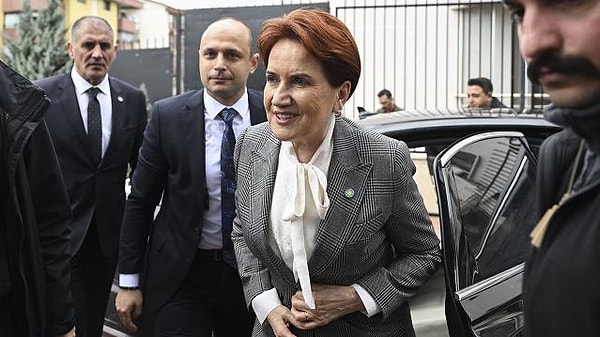 İYİ Parti Sözcüsü Kürşad Zorlu yaptığı son dakika açıklamasında Meral Akşener'in "Sayın Genel Başkanımız Saadet Partisi'nde gerçekleşecek toplantıya katılacak.'' sözleriyle toplantıya kesin olarak katılacağını duyurdu.