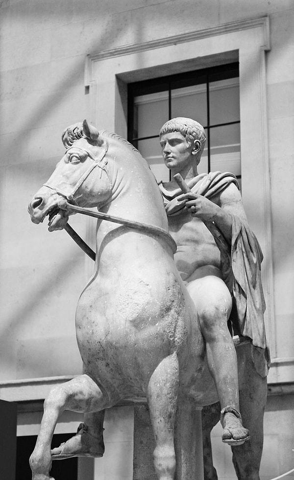 18. Caligula atını rahip yaptı.