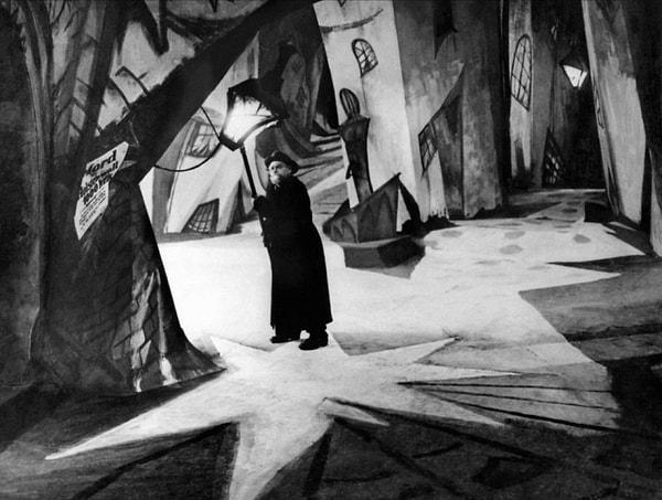4. Doktor Caligari'nin Muayenehanesi / Das Cabinet des Dr. Caligari (1920)