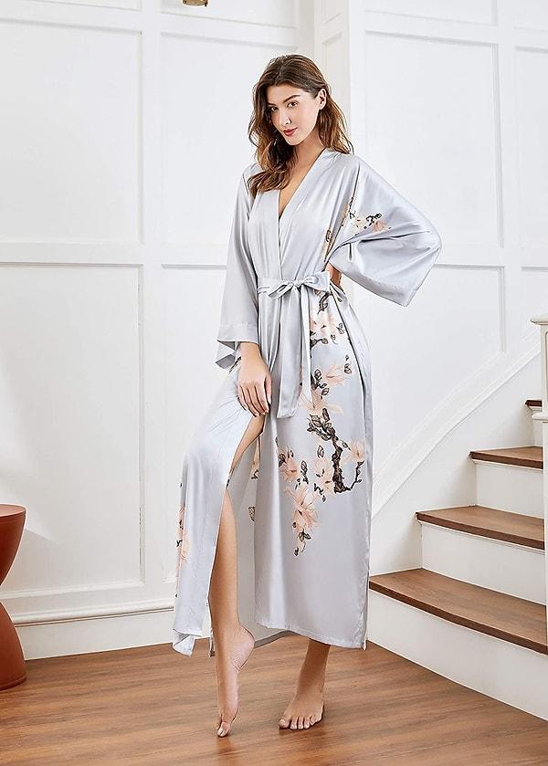 8. Kimono sabahlıklar çok moda... Bu zarif sabahlık her yaştan kadını mutlu edebilecek bir hediye olacaktır.