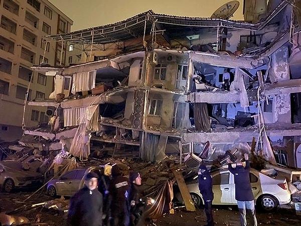 Kahramanmaraş'ta yaşanan 7.7 ve 7.6 büyüklüğündeki depremler ağır kayıplara yol açtı. Uzmanlara göre yıl boyunca görülmesi beklenen artçılar ise vatandaşları tedirgin ediyor.