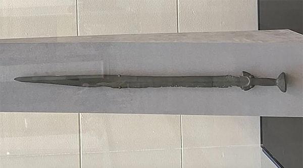 3. ABD, Chicago'daki Field Doğal Tarih Müzesi'nde senelerdir 'sahte' olduğu düşünülen antik kılıcın aslında