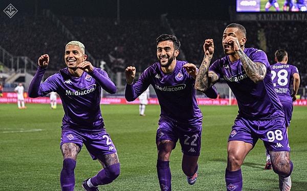 Rakip Fiorentina ise Konferans Ligi'nde bir diğer temsilcimiz Başakşehir ile A Grubu'nda yer aldı. 6 maçta, 4 galibiyet, 1 beraberlik 1 de mağlubiyet alan eflatun-beyazlılar 13 puanla grubu ikinci sırada tamamladı.