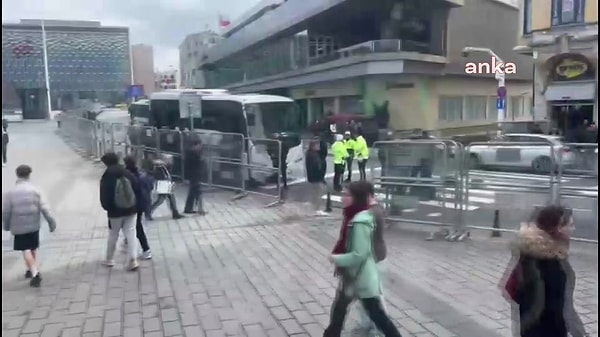 İstanbul Valiliği'nin kararı doğrultusunda M2 Yenikapı-Hacıosman Metro Hattı Taksim istasyonu, Şişhane istasyonu İstiklal Caddesi giriş-çıkışı ve F1 Taksim-Kabataş Füniküler Hattı saat 14.00 itibarıyla işletmeye kapatıldı.