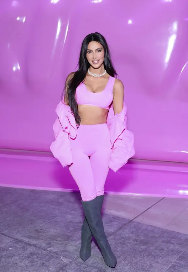 Очевидно, что Ким редактирует фото, чтобы скрыть признаки старения