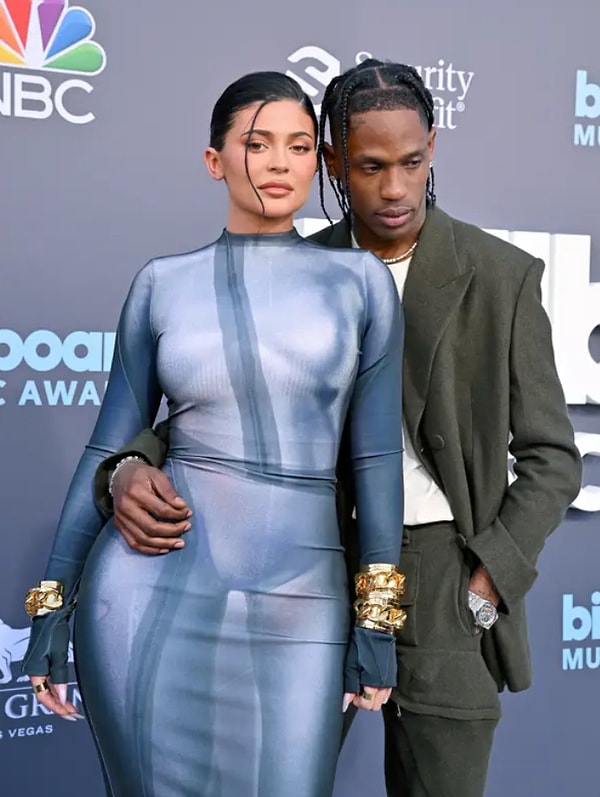 Фанаты даже указали на то, что сериал, похоже, фальсифицировал все повествование, чтобы не затрагивать трагическую давку на фестивале Astroworld, которая произошла в ноябре 2021 года